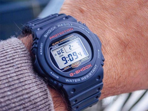 Часы Casio DW-5750E-1