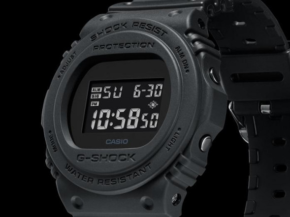 Часы CASIO DW-5750E-1B