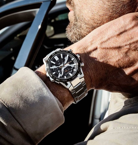 Часы Casio EQW-A2000DB-1A