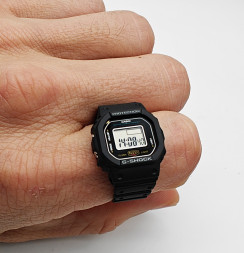 Часы-кольцо Casio DWN-5600-1E