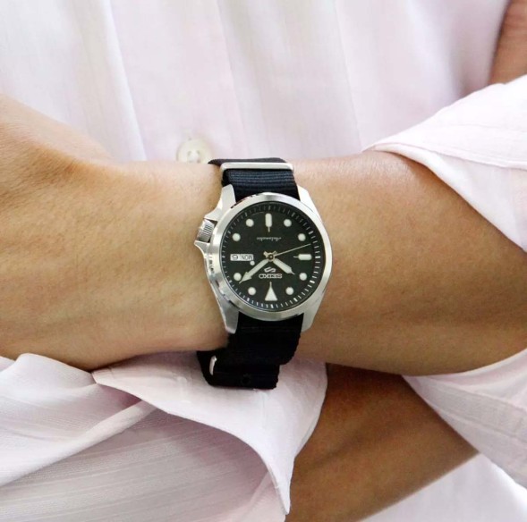 Часы Seiko SRPE67K1