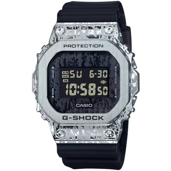Часы Casio GM-5600GC-1E