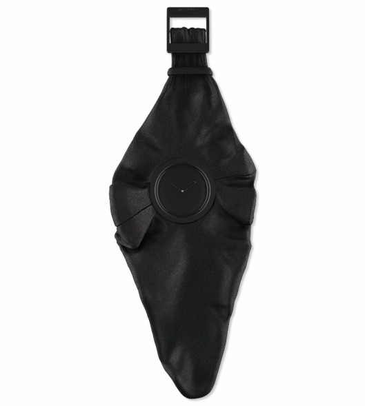 Часы Swatch BLACK DANCING ROSE SUOZ132S