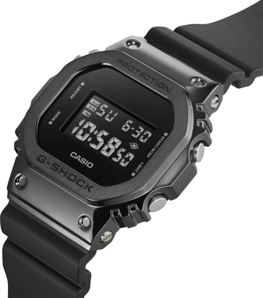 Часы Casio GM-5600UB-1E